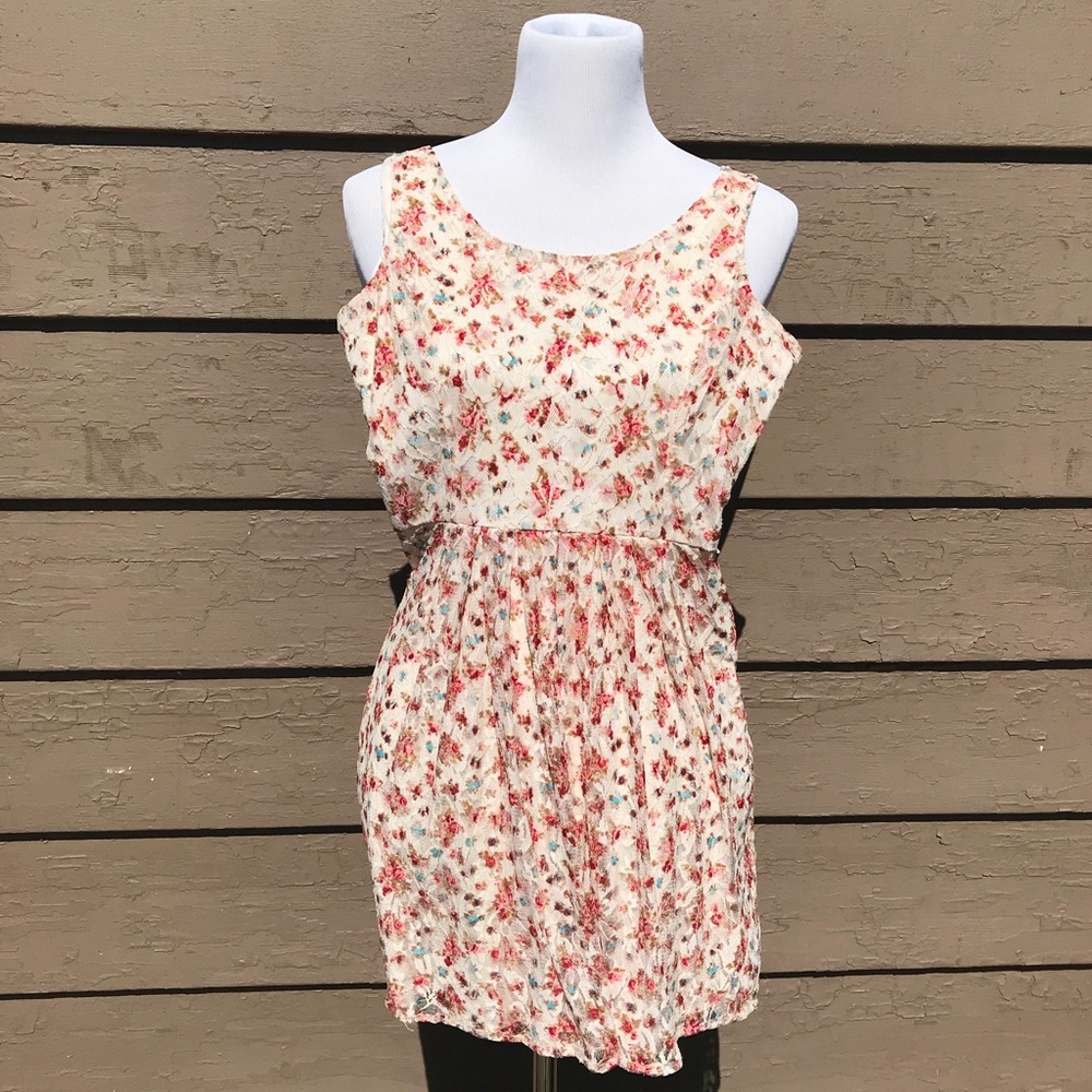 Adorable flower dress lightweight flower dress.
